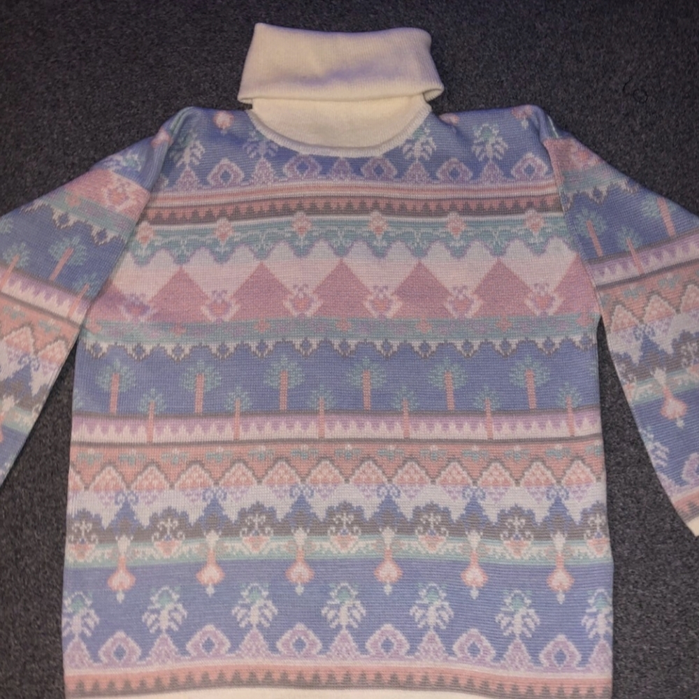 Kawaii Vintage Pastel Sweater / Pastel Heart and Forest Patterned / Turtleneck